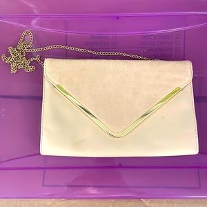 ***BEIGE CLUTCH***